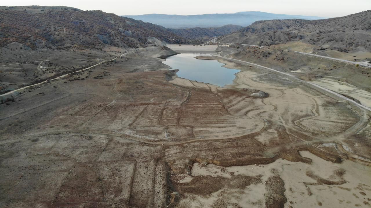 Çorum'da 3 baraj kurudu