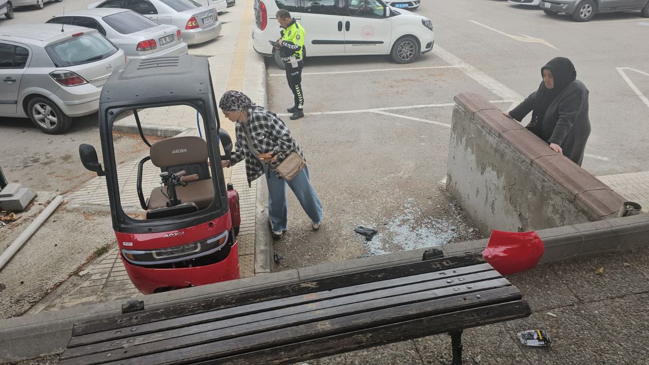Elektrikli motosikletle yüksekten düşen kadın yaralandı
