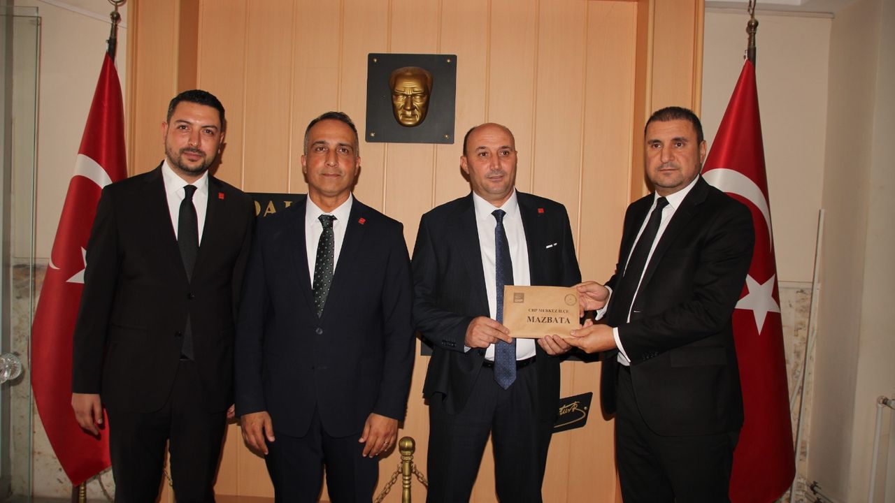 CHP'de yeni merkez ilçe başkanı mazbatasını aldı