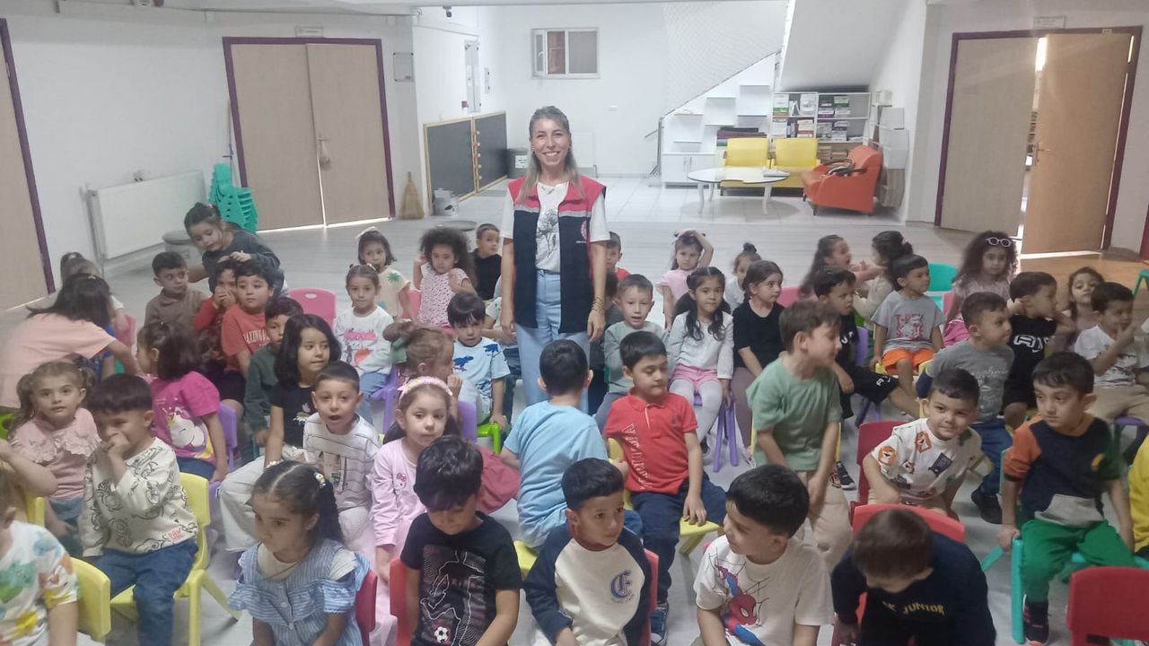 Minik öğrencilere su verimliliği anlatılıyor