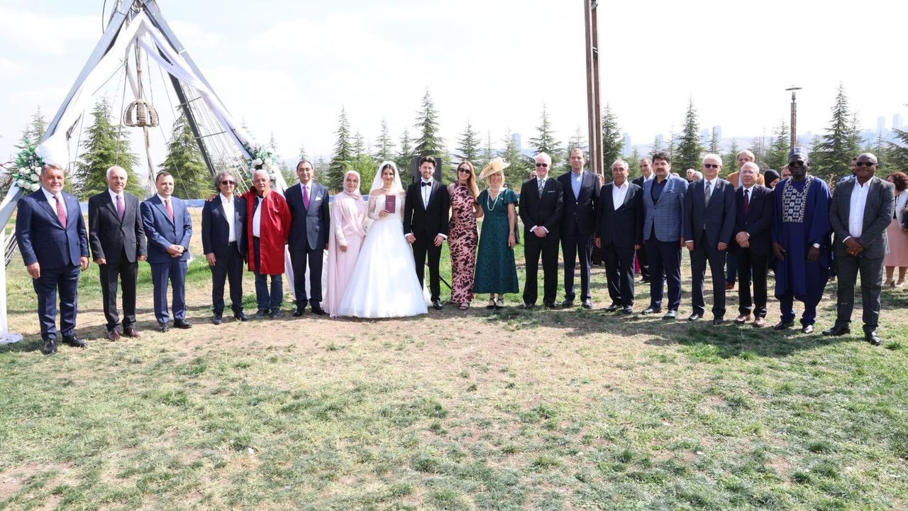 Prof. Vahit Bıçak kızını evlendirdi