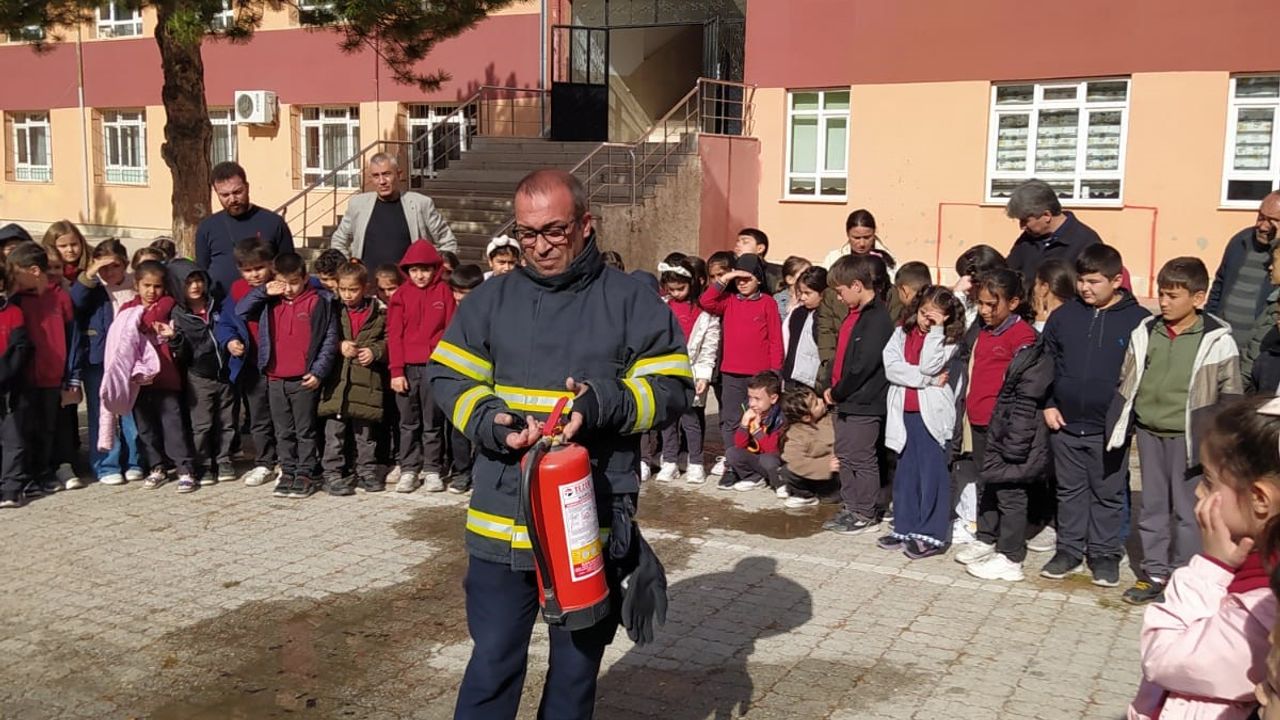 İlkokul öğrencilerine yangın eğitimi