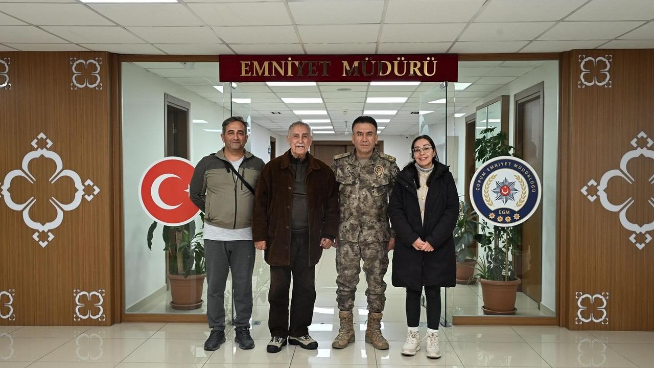 Arif Pehlivan ünlü tiyatrocuları ağırladı