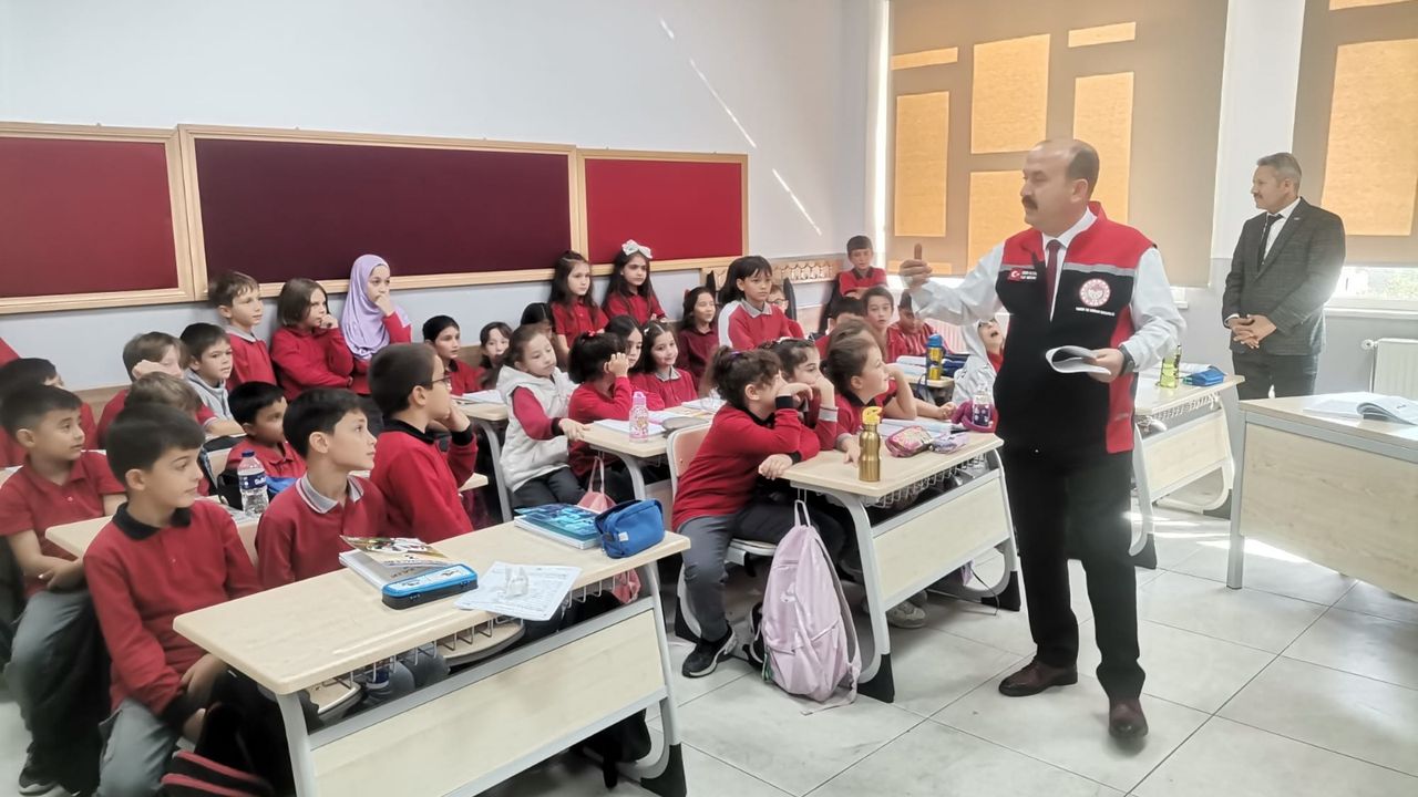 Minik öğrencilere hayvan sevgisi aşılandı
