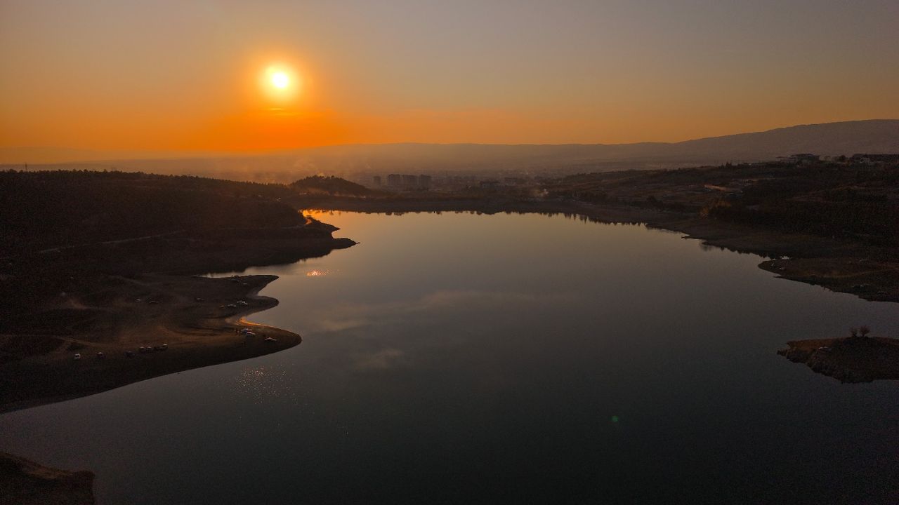 Şehir merkezine birkaç kilometre uzaklıkta:  Gün batımı manzarasıyla mest ediyor