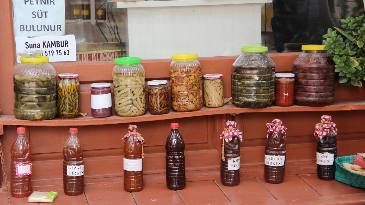 İskilip turşusu, tezgâhları  süslemeye başladı