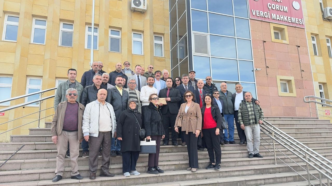 İYİ Parti’de Tekercioğlu  ve Sözen mazbatasını aldı