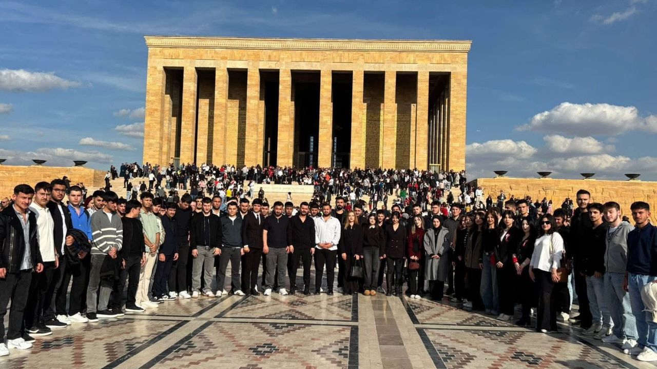 Ülkücü gençler Anıtkabir’de