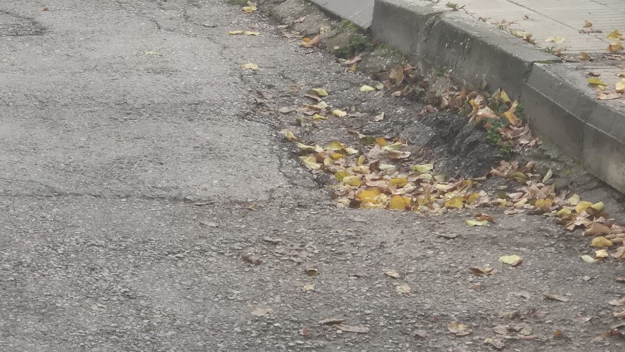 Bozuk yol ve kaldırıma tepki