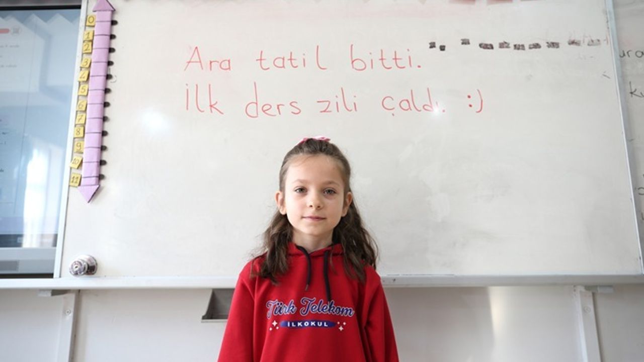 Okullarda yeniden  ilk ders zili çaldı