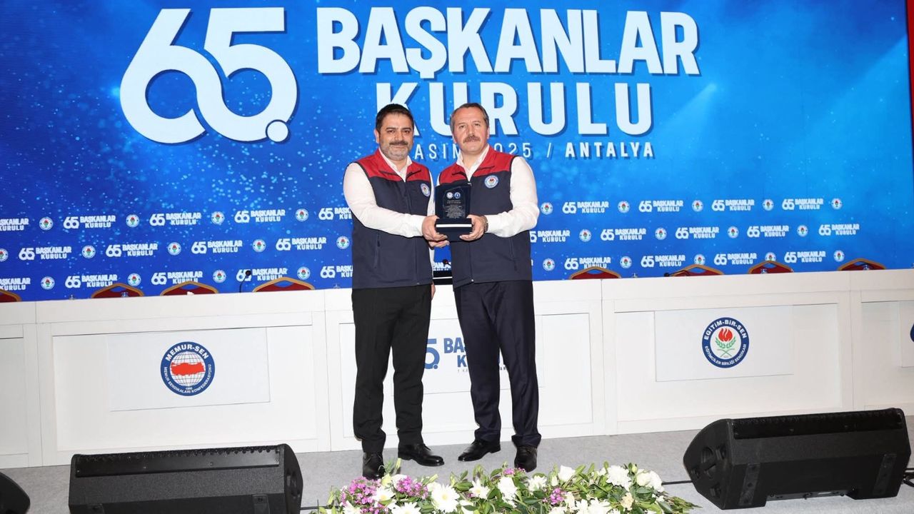 Eğitim-Bir-Sen Çorum 1 Nolu Şubesi’ne “Başarı Plaketi”