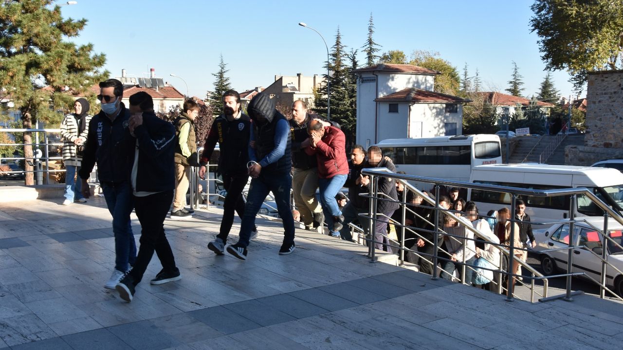 Öğretmen olacaktı, çete lideri oldu