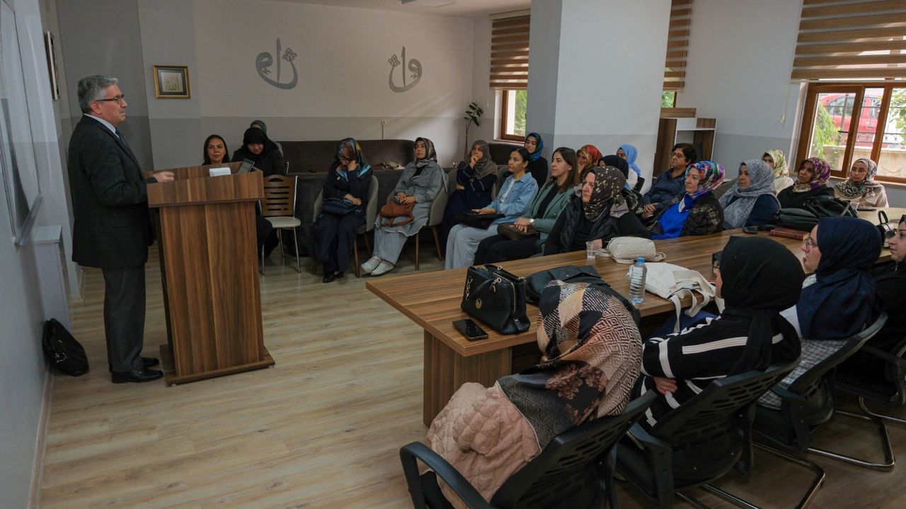 Çolak: “Kadın ve erkek  rakip değil, tamamlayıcı”