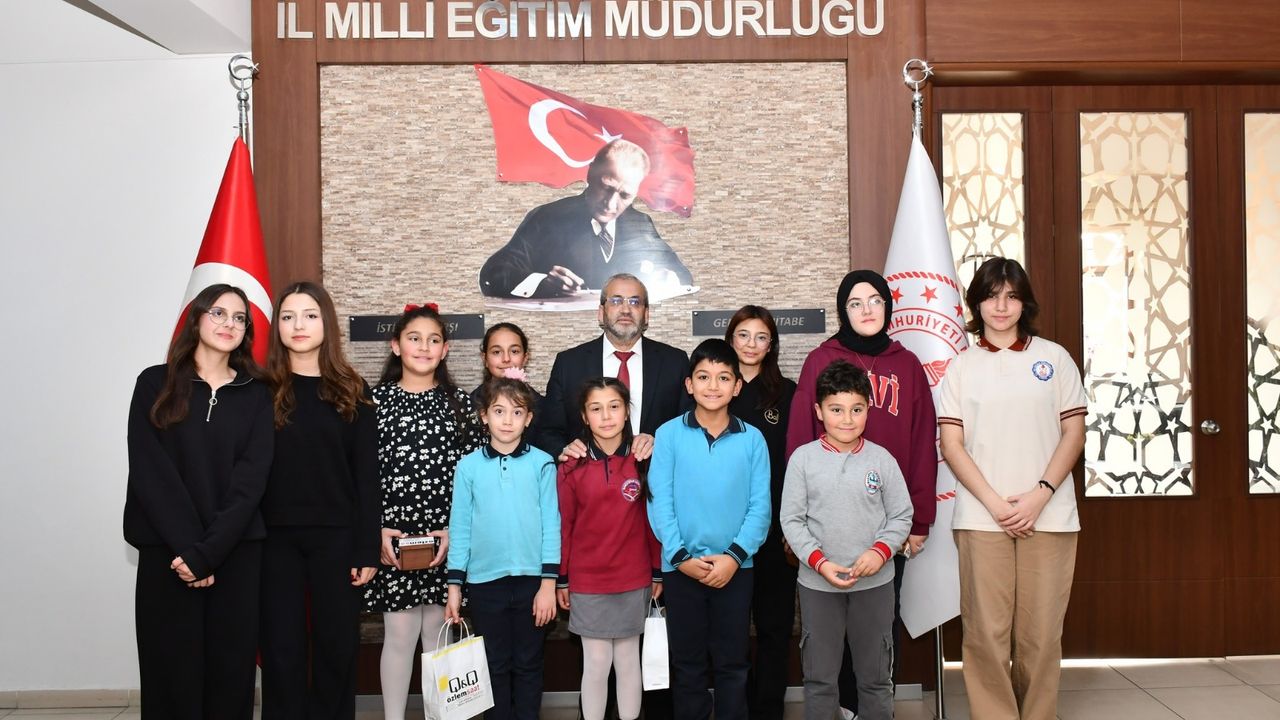 Çağlar’dan öğrencilere  “Cumhuriyet” ödülü