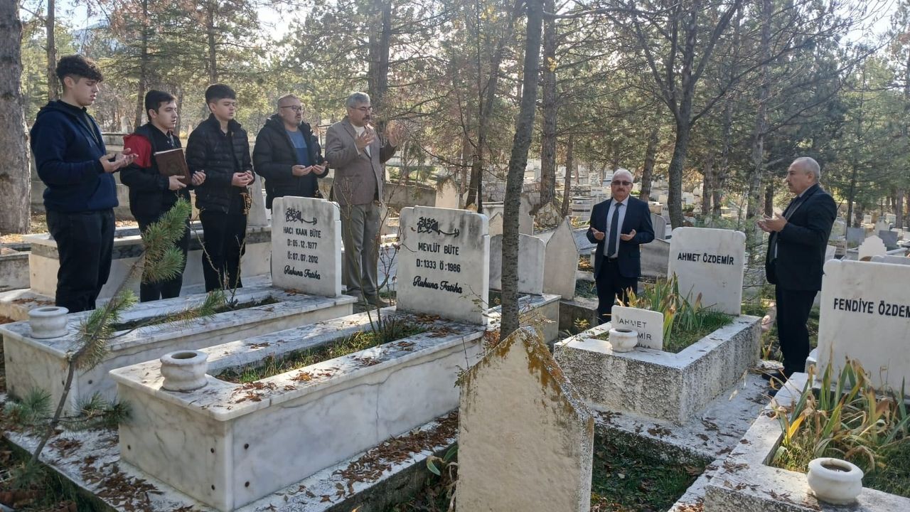 Merhum öğretmenlere dua