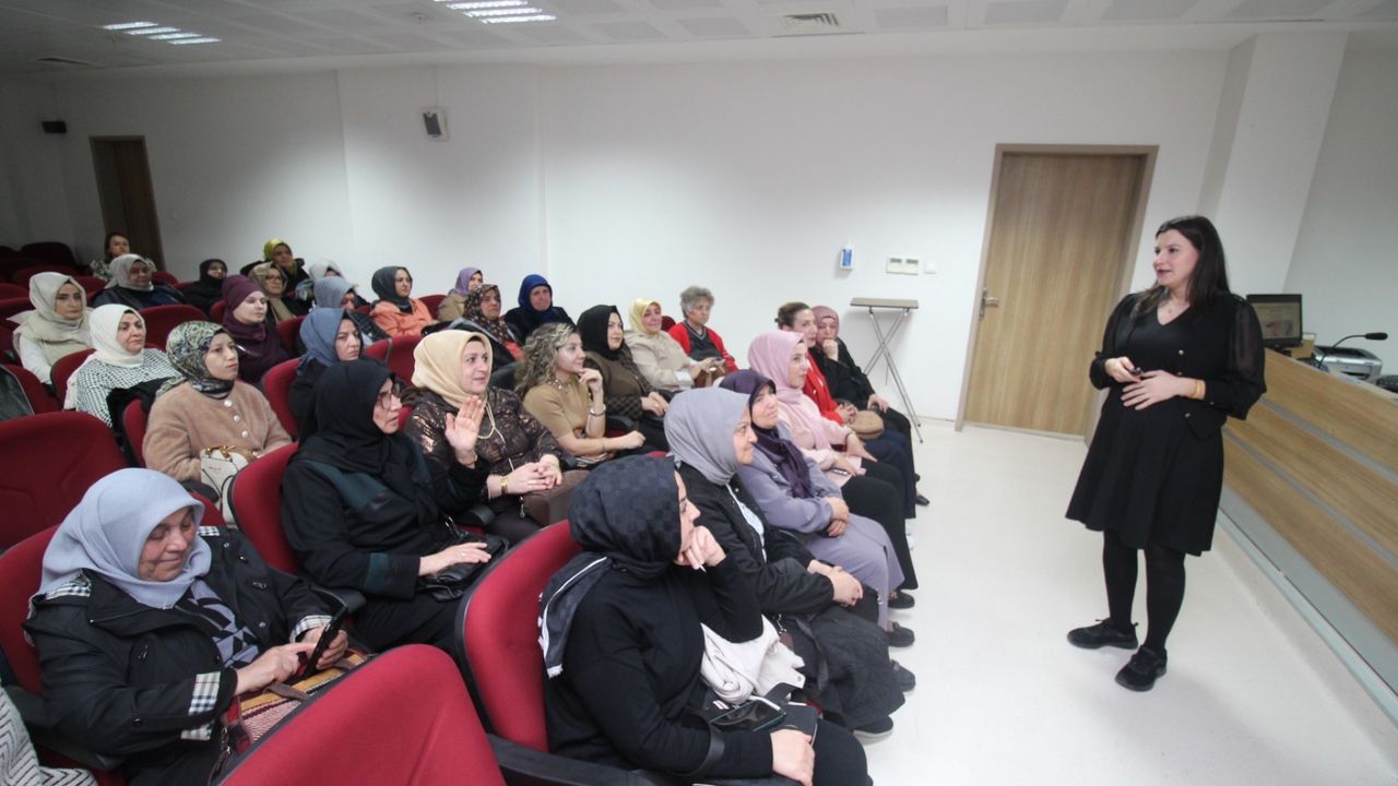 AK Parti Kadın Kollarına kanser farkındalığı eğitimi