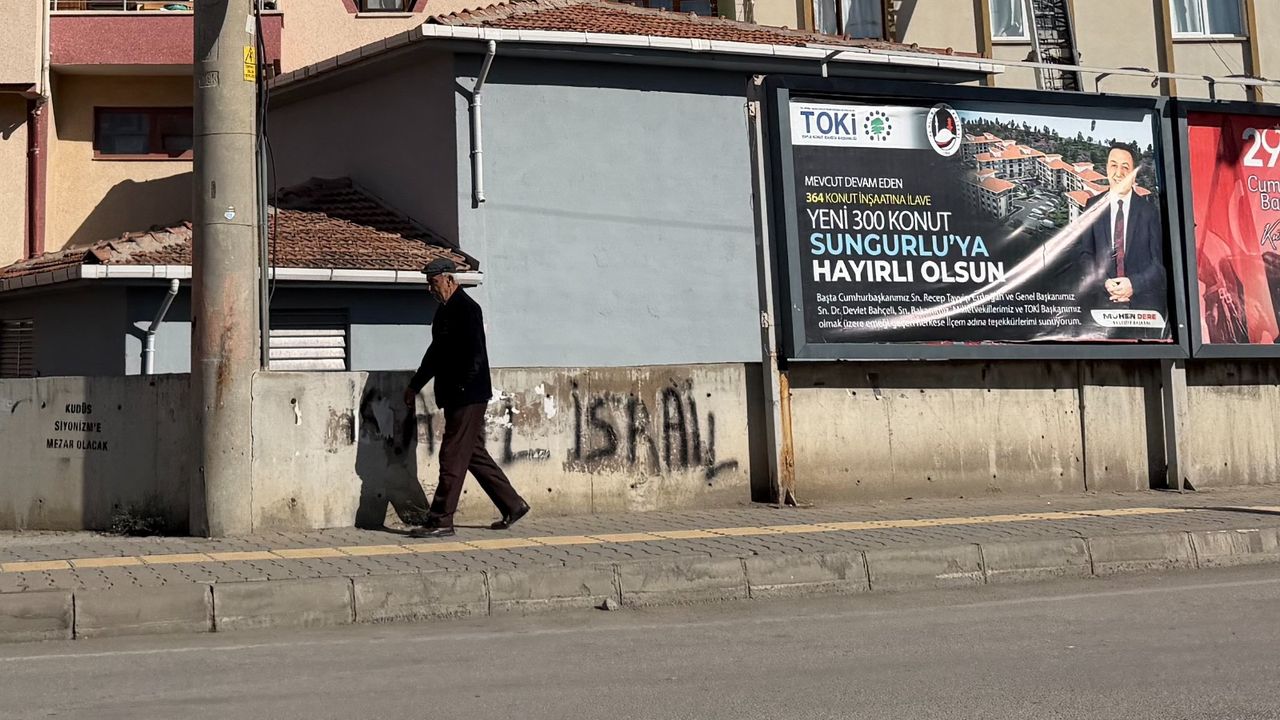 Sungurlu’da TOKİ konutları  için bilboardlı teşekkür