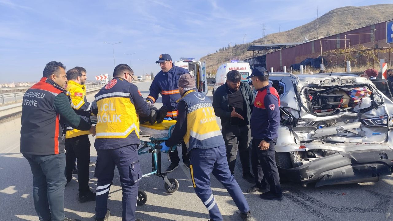 Kamyonla cipin çarpışması sonucu 5 kişi yaralandı