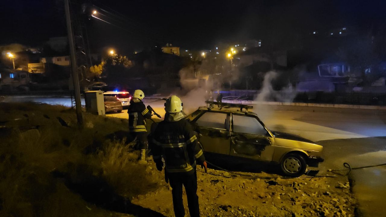 Park halindeki araç yandı