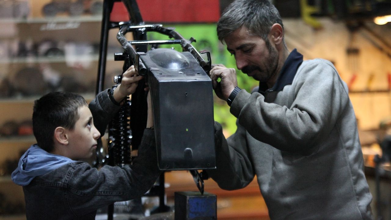 Hurdaya dönen Jawa motosikletler atölyede yeniden gün yüzüne çıkıyor