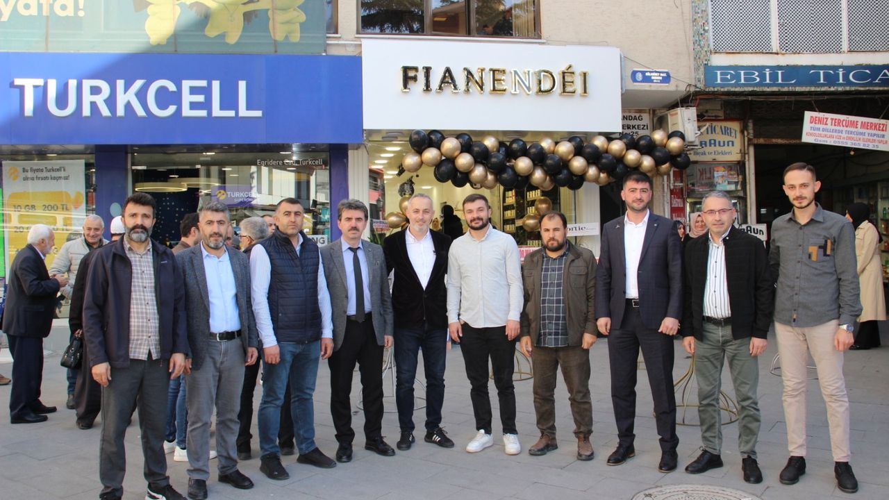 Fıanendeı Fragrance Parfüm açıldı