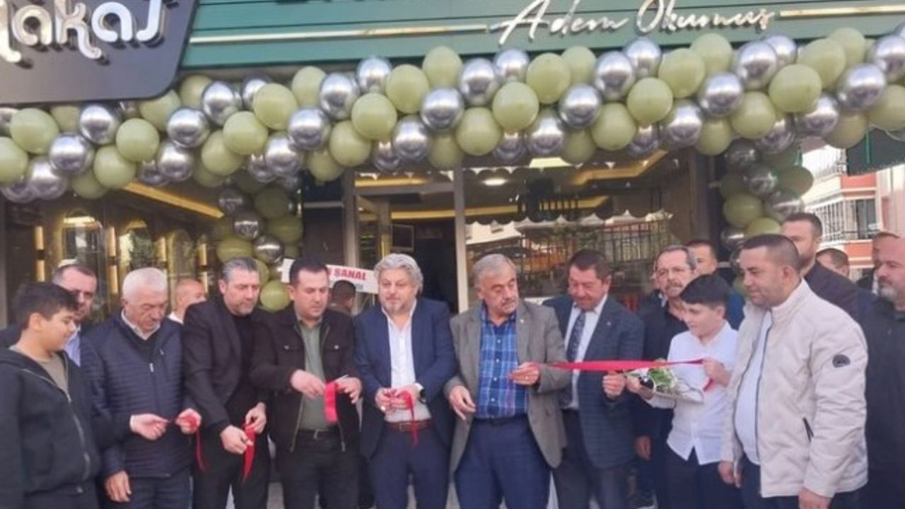 Altın Makas Erkek Kuaförü yeni yerinde hizmete açıldı