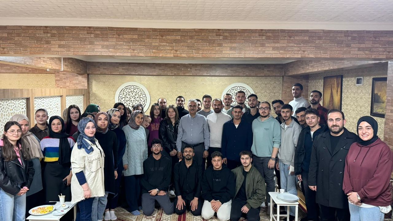 Gençlerle keyifli sohbet