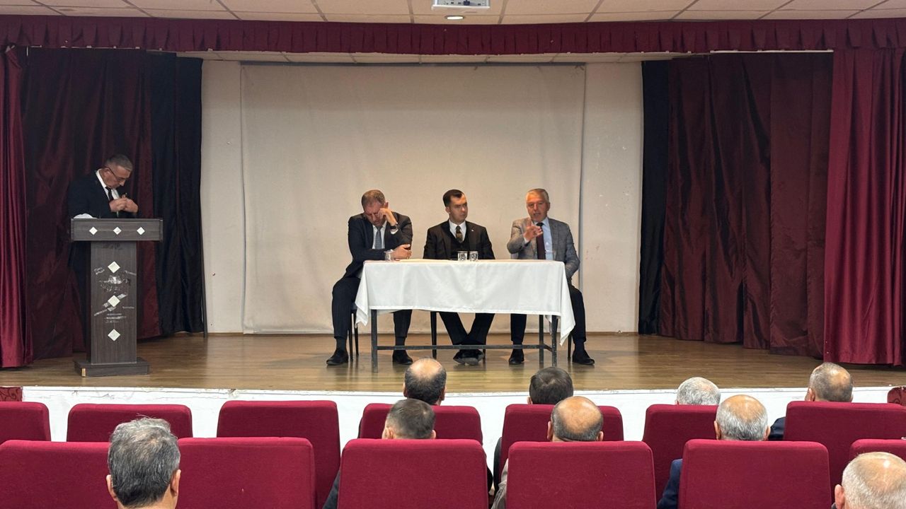 Bayat Kaymakamı Yüce muhtarlarla buluştu