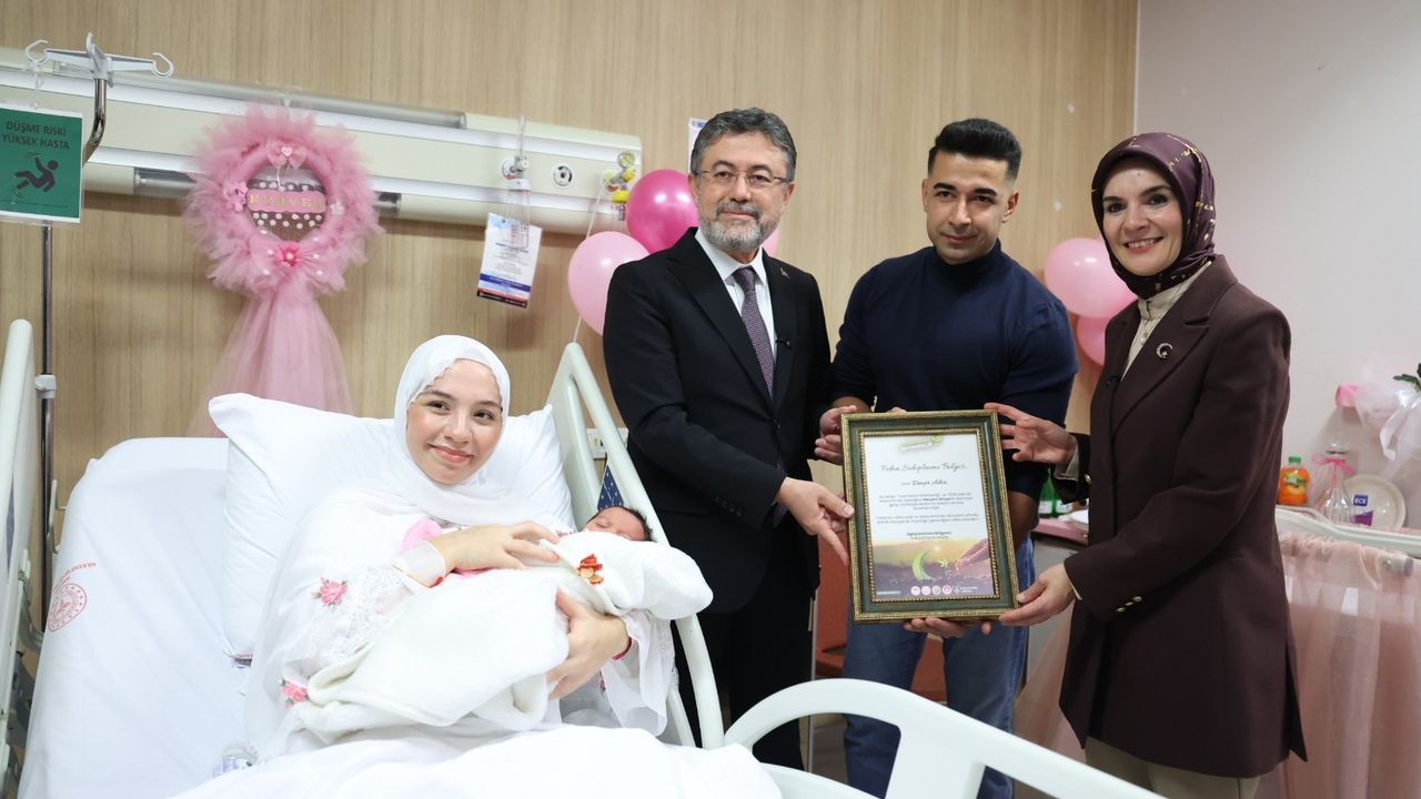 Bakanlardan Çorumlu aileye fidan dikim sertifikası