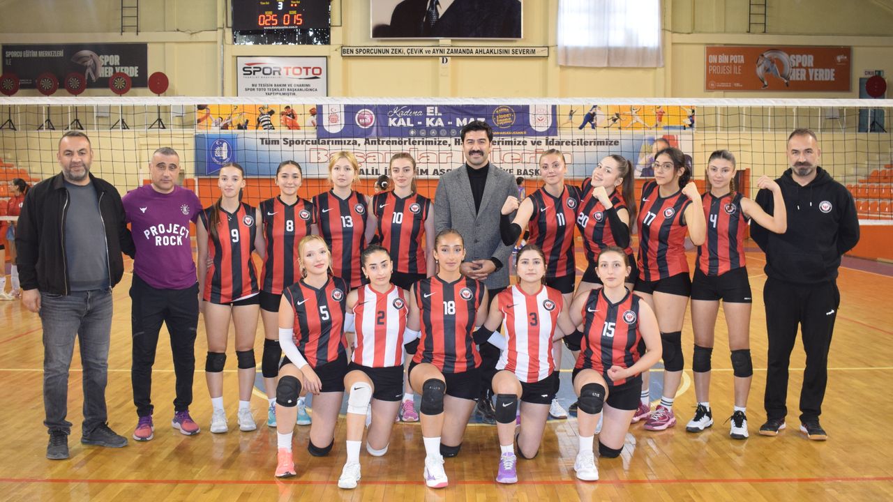 Çorum Voleybol,  Hopa’yı rahat geçti