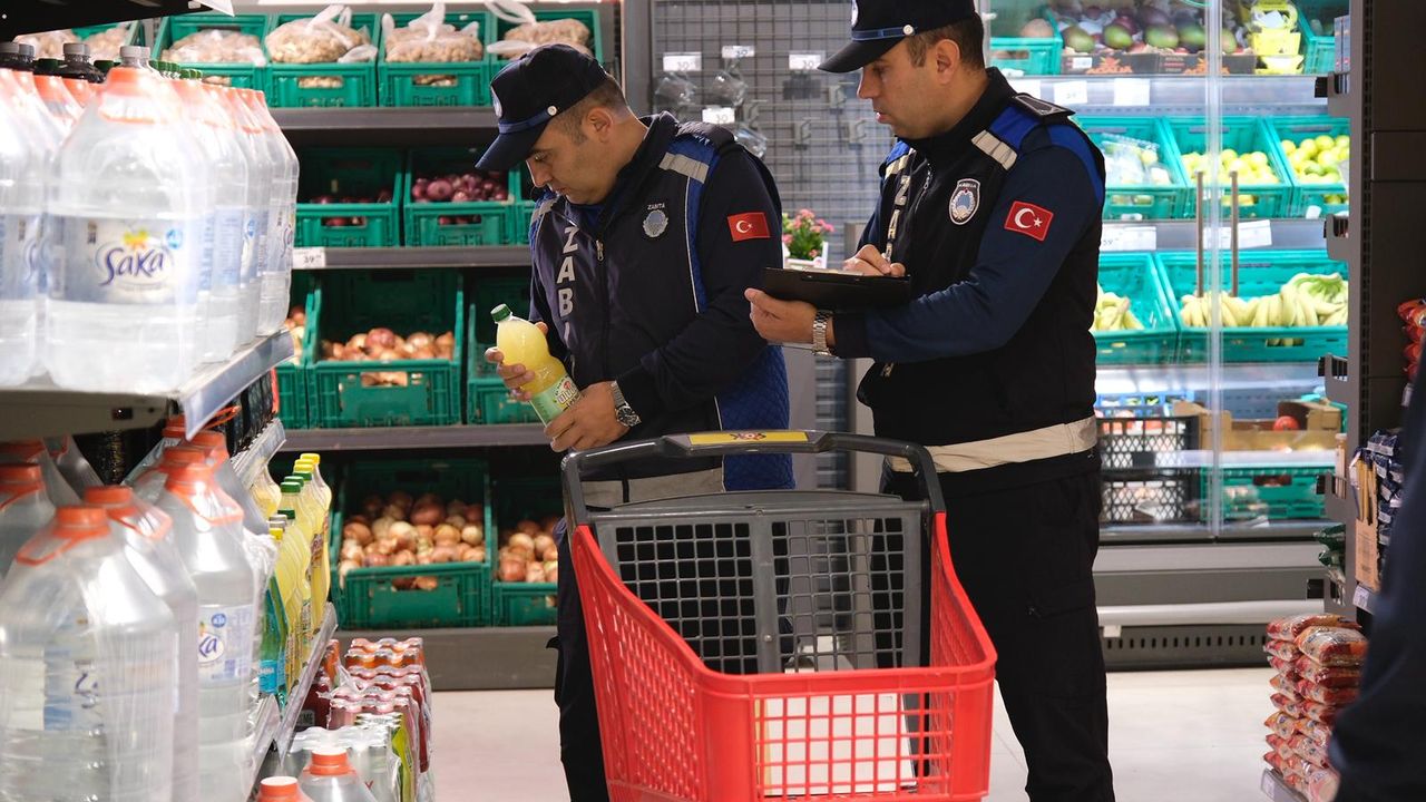 Belediye zabıta ekiplerinden  marketlere sıkı denetim