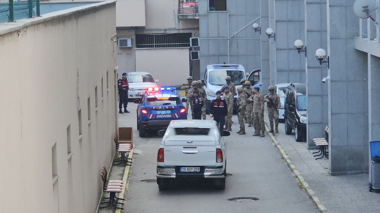 Jandarma uyuşturucu tacirlerine göz açtırmıyor