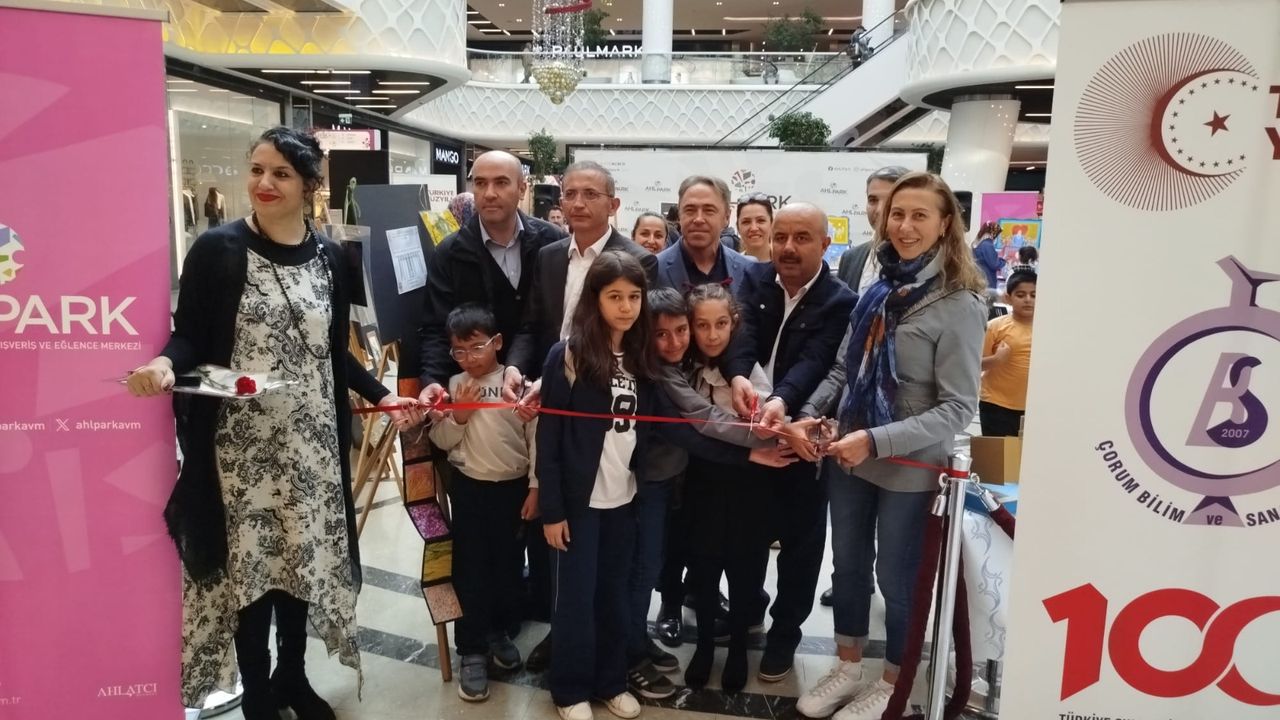 Çorum BİLSEM’den  “Atatürk ve Ebru” temalı sergi