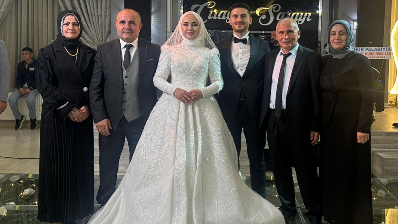 Esma Begüm & Mustafa  çifti hayatını birleştirdi