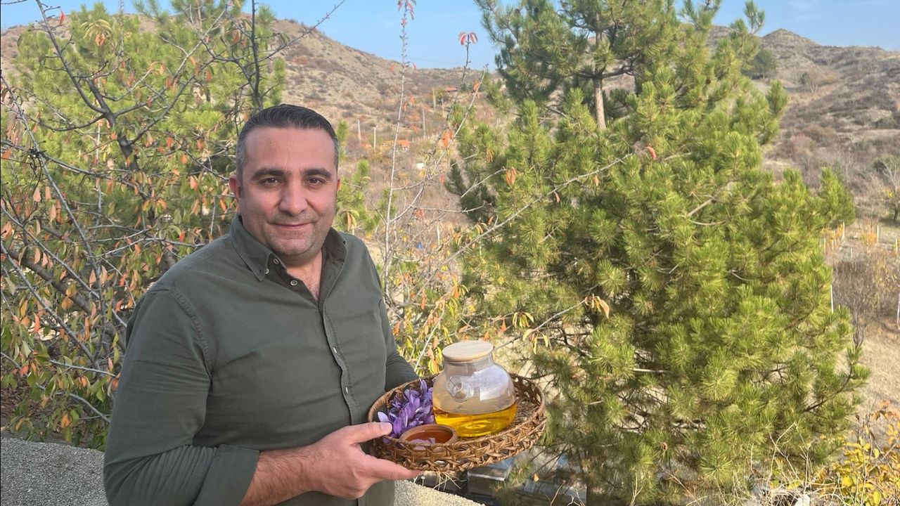 Denemek için ekti, 250 metrekarelik tarlasında dünyanın en pahalı baharatını yetiştirdi