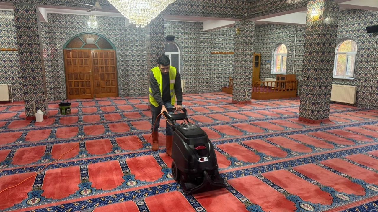 Sungurlu’da camiler  pırıl pırıl yapılıyor