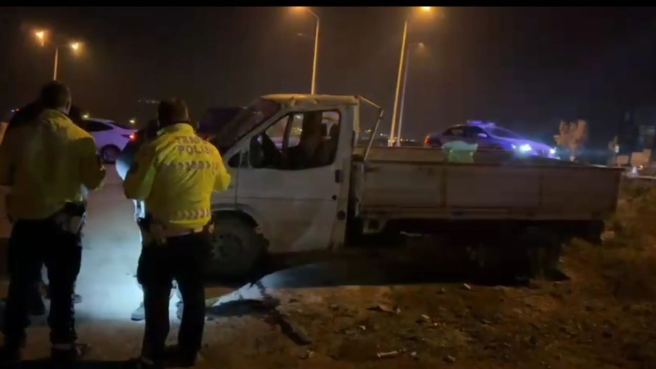 Kontrolden çıkan kamyonet takla attı