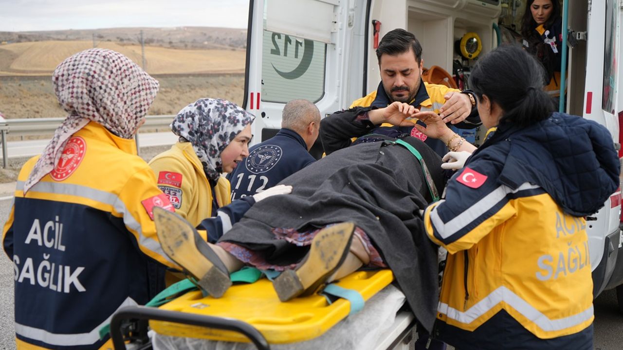 Otomobil şarampole devrildi: 7 yaralı