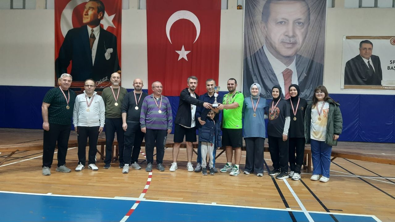 Osmancık’ta Öğretmenler Günü Voleybol Turnuvası düzenlendi