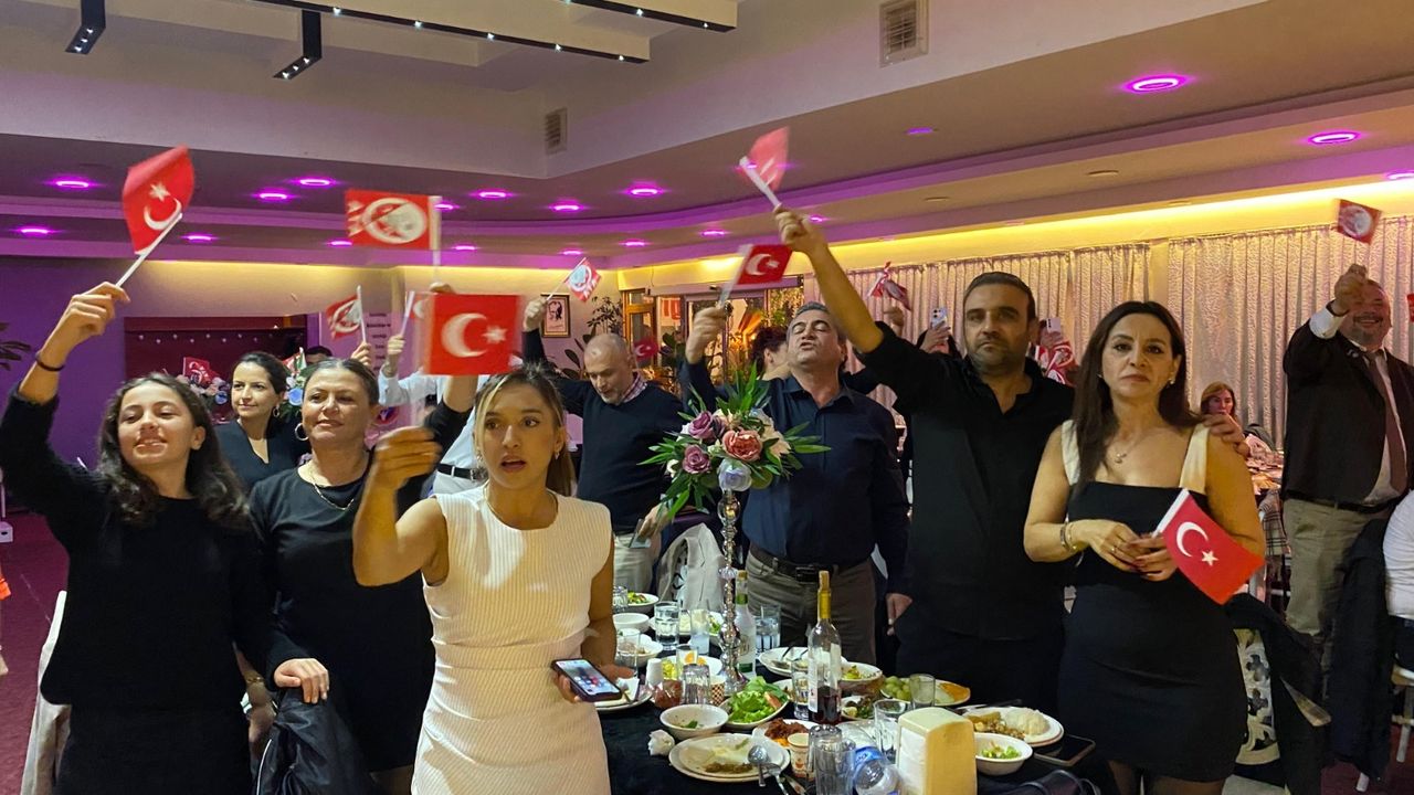 Eğitim-İş’ten görkemli Cumhuriyet Balosu