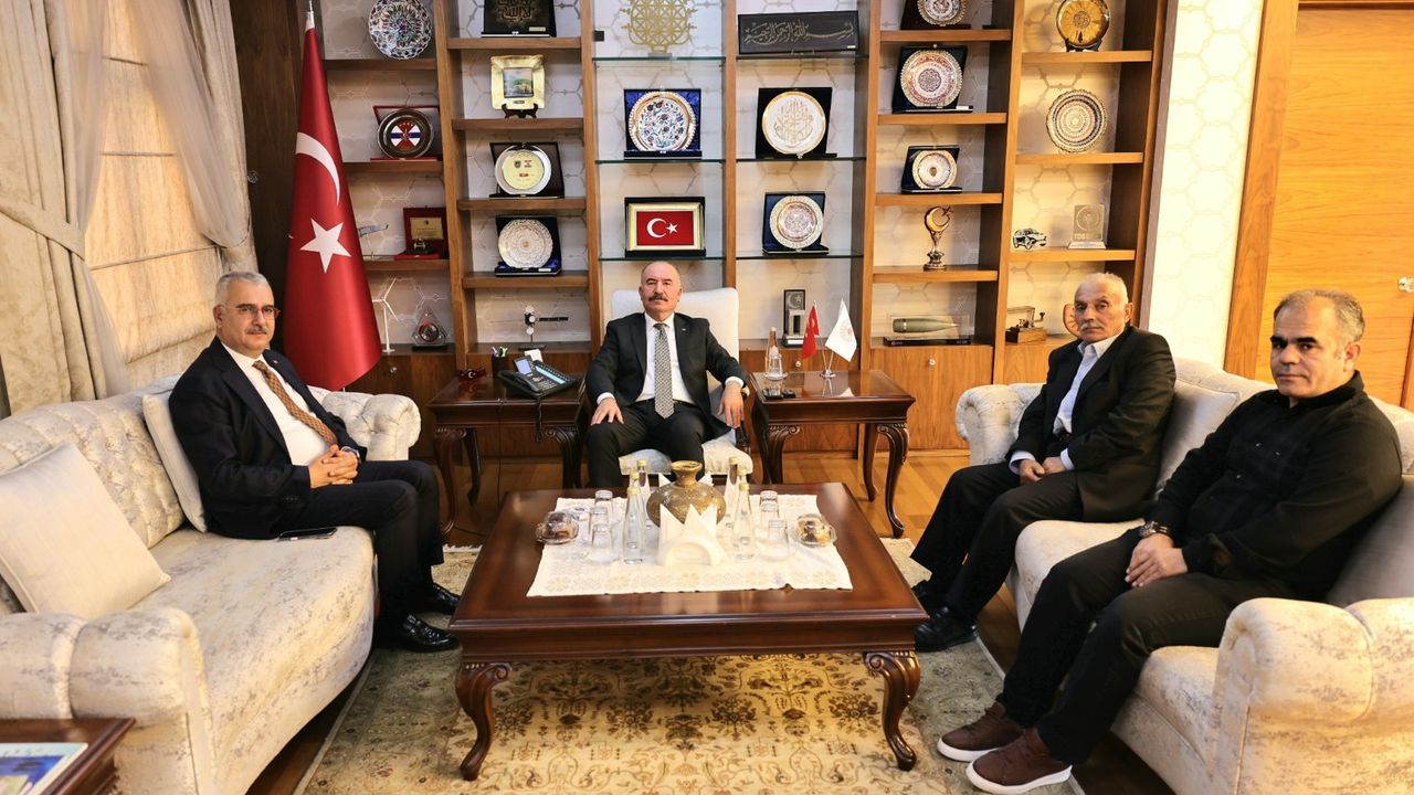 Vali Çalgan, şehit babasını makamında ağırladı