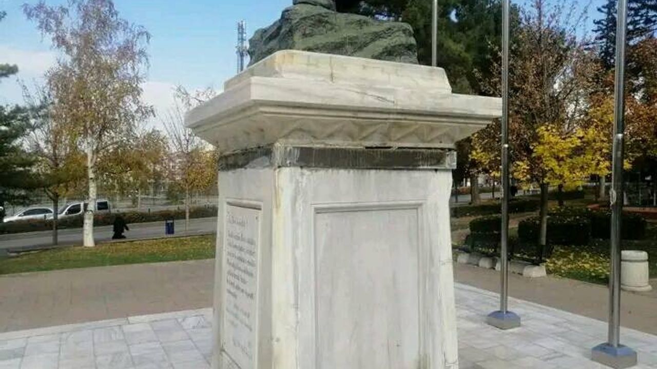 Atatürk Anıtı’nda yaşanan yıpranmalara tepki: "Çorum'a yakışmıyor!"