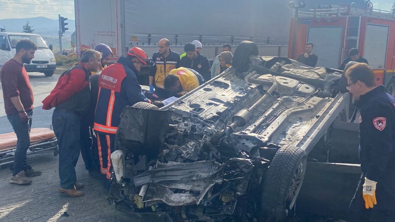 Takla atan otomobilin sürücüsü yaralandı