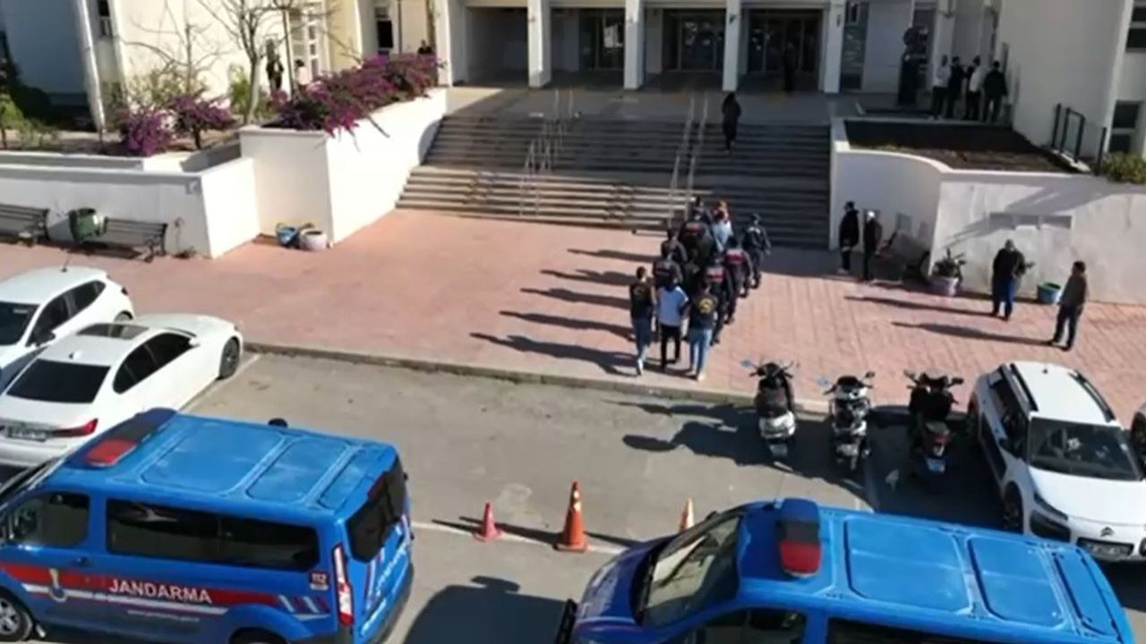 Bakan Yerlikaya: "Devam eden operasyonlarımızda  156 göçmen kaçakçılığı organizatörünü yakaladık"