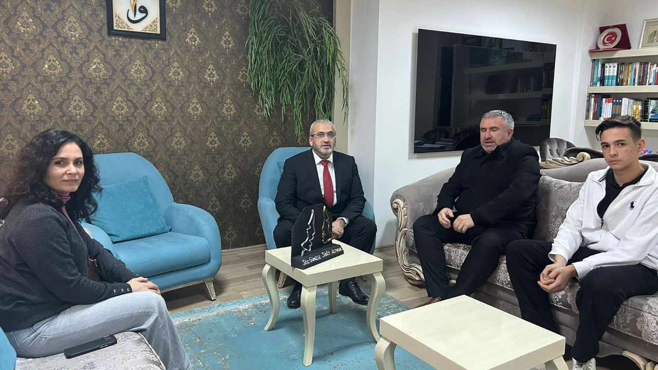 Nesne Tasarım Yarışması  birincisi Bilge Kaan’dan