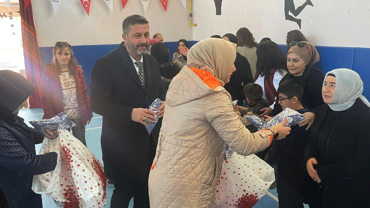 Nuh Aluç’tan özel  öğrencilere hediye