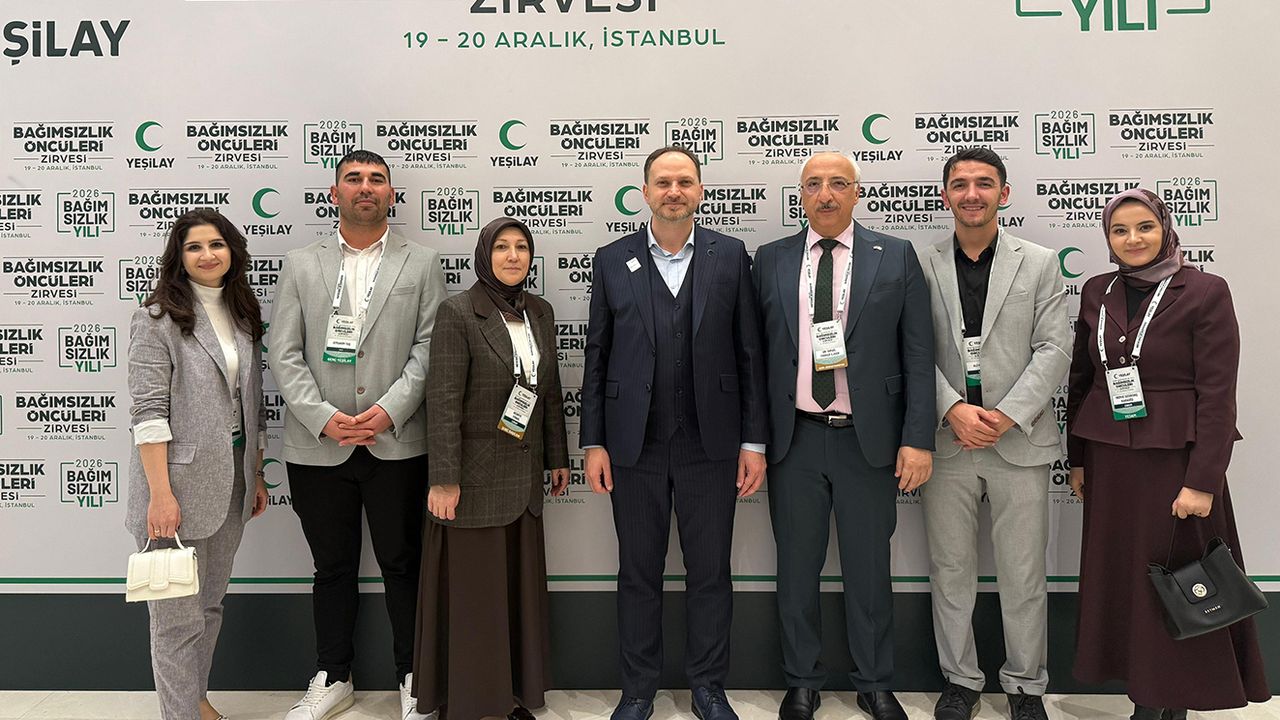 Çorum şubesi "Yeşilay Bağımsızlık Öncüleri Zirvesi"nde ödüllendirildi