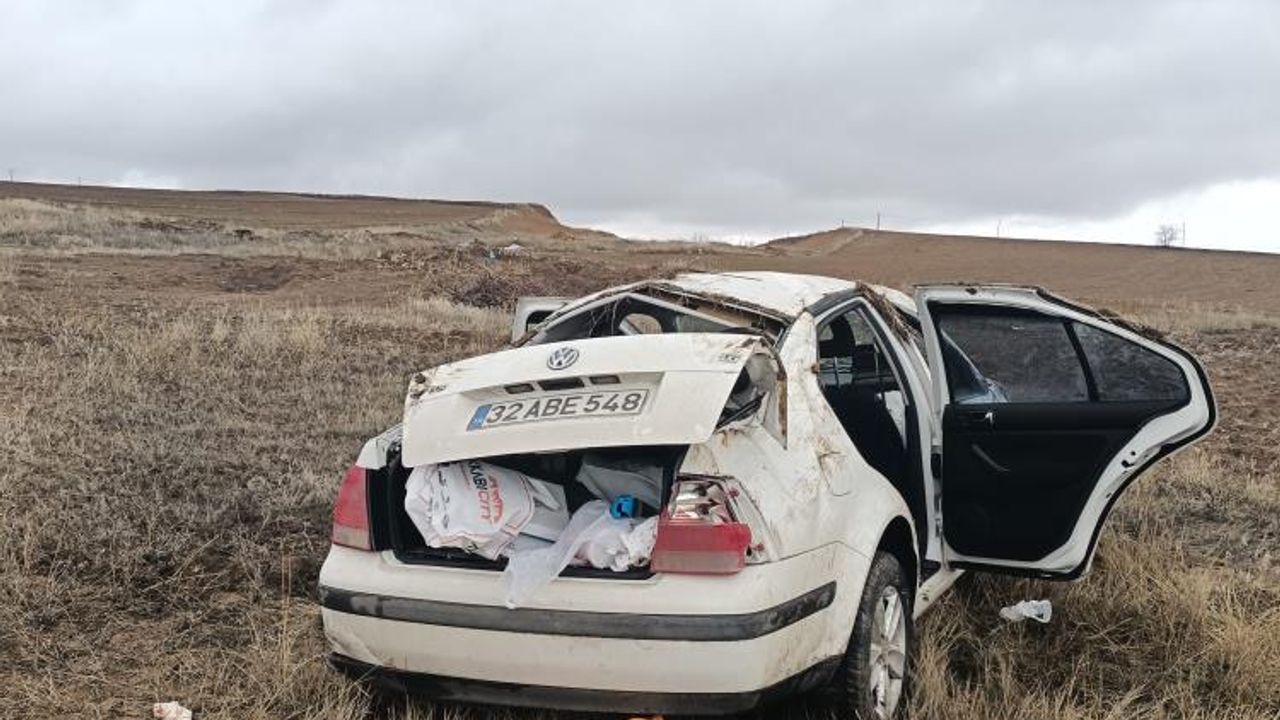 Çorum’da otomobil şarampole yuvarlandı: 2 yaralı