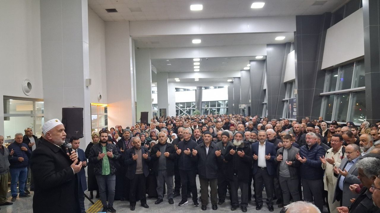 337 umre yolcusu Çorum’dan  dualarla uğurlandı