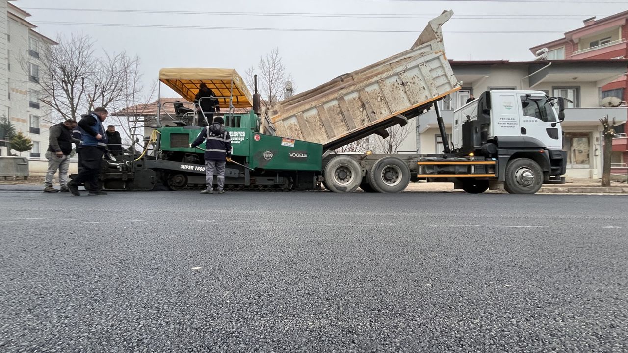 Osmancık'ta 2 haftada 14 bin  350 ton sıcak asfalt serildi